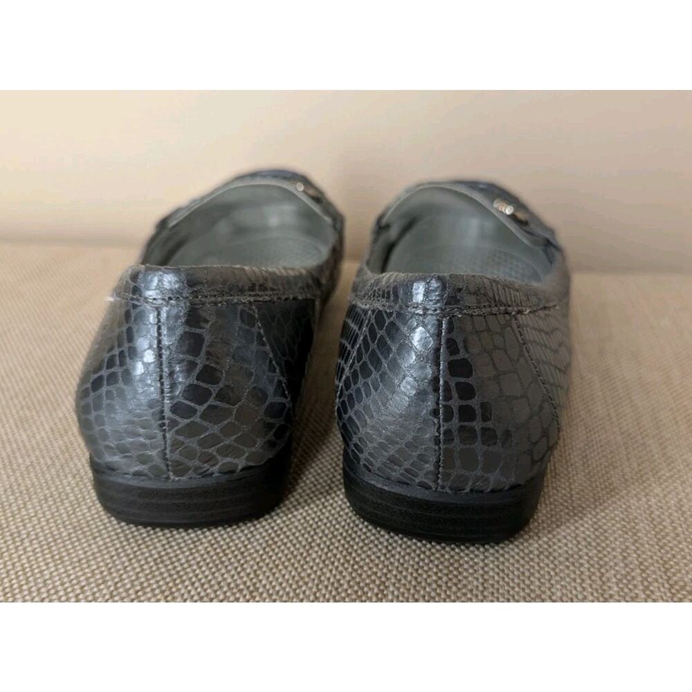 White Mountain Prize Pewter Gray Leather Embossed Flats Moccasins Loafers Size 8 - Picture 3 of 7